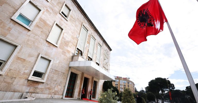 Festat e fundvitit, shpërblim për 8 mijë policë, bonus 15 mijë lekë për administratën